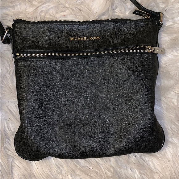 Michael Kors Handbags - Michael Kors Signature Crossbody bag